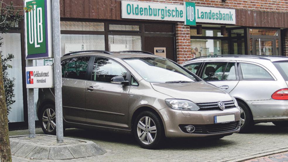 Die Zukunft der Filiale der Oldenburgischen Landesbank (OLB) an der Sielstraße in Ditzum ist ungewiss. Eine Schließung zeichnet sich ab. © Foto: Szyska