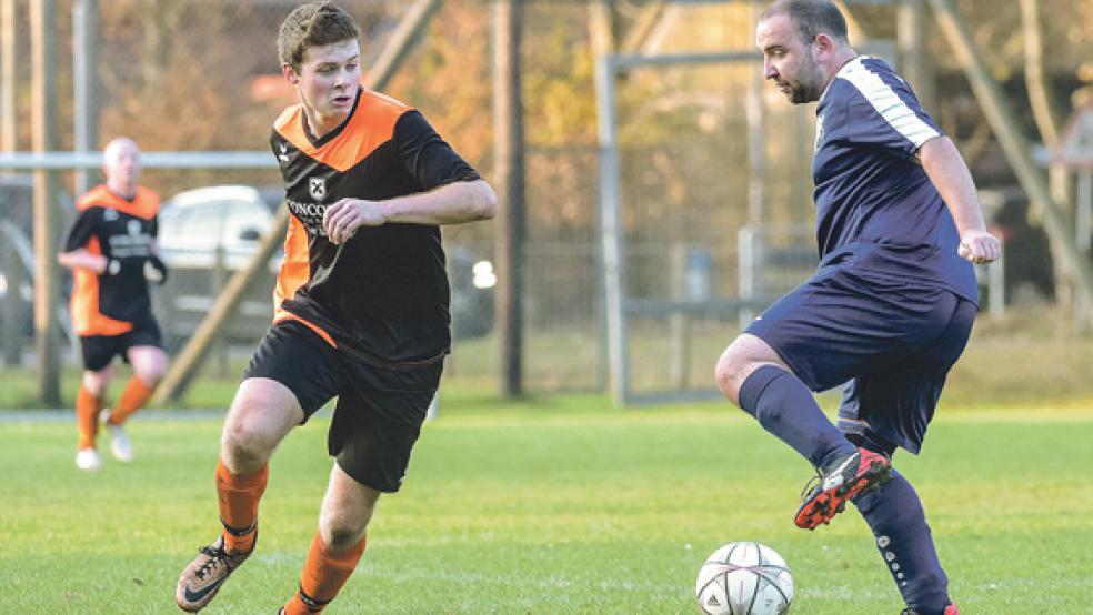Nicht zu bremsen: Wymeers Marco Dreesmann (links) wirbelte die HSV-Defensive um Daniel Erben einige Male durcheinander. © Foto: Bruins
