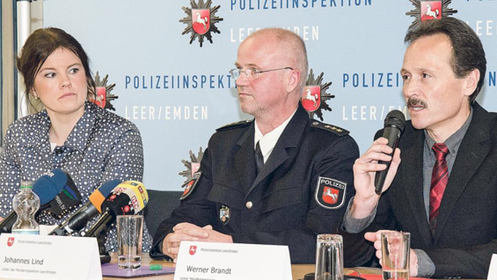 Informierten auf einer Pressekonferenz über den aktuellen Stand im Fall der vermissten Gerda Basse: (von links) Oberstaatsanwältin Dr. Katja Paulke, Polizeidirektor Johannes Lind und Werner Brandt, Leiter der Mordkommission »Villa«. © Foto: Hanken