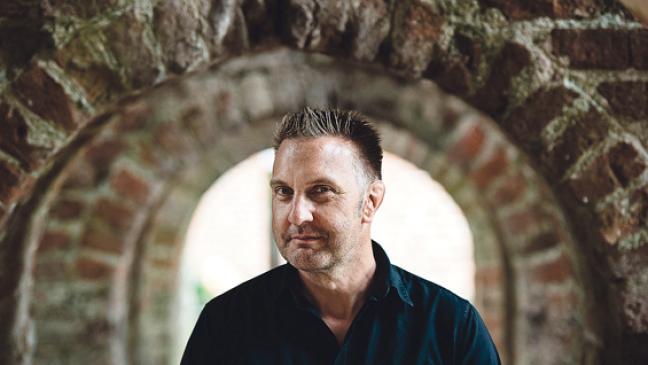 Finsteres Fest: Kai Kurgan in Kirche