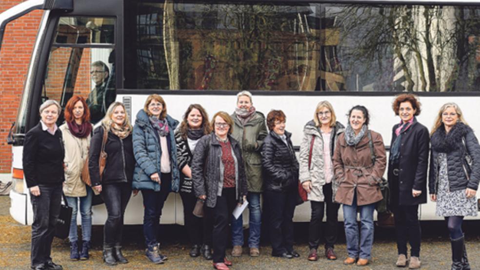 Die Frauen steuerten mit dem Job-Bus vier Unternehmen in Leer und Weener an. © Foto: Landkreis Leer