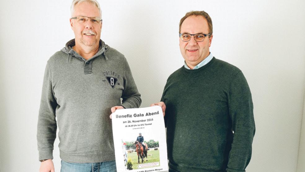 Organisationsleiter Uwe Flink und Hermann Striek (von links) setzen sich für ein gutes Gelingen der Benefiz-Gala ein. © Foto: Muising