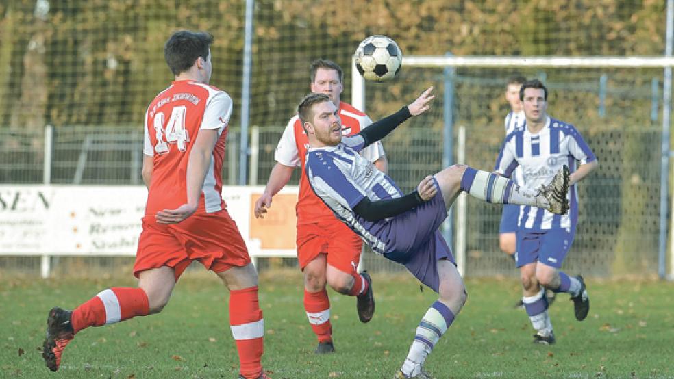 Am Ball waren die Möhlenwarfer um Lars Hinrichs am Sonntag öfter. Trotzdem reichte es nur zum 1:1. © Foto: Bruns