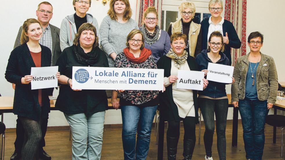 Teilnehmer der Auftaktveranstaltung zum Projekt »Lokale Allianz für Menschen mit Demenz« mit der Projektleiterin Sabine Kasimir (rechts).  © Foto: Volkshochschule Leer