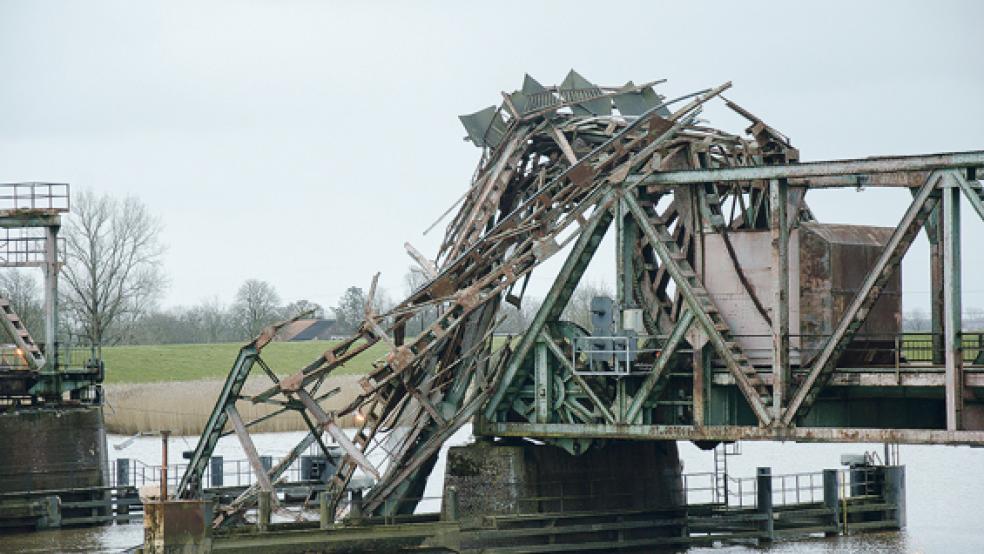 Ein Jahr nach dem Unfall an der Friesenbrücke demonstrieren Bürger am Samstag für den schnellen Aufbau. © Archivfoto: Hanken
