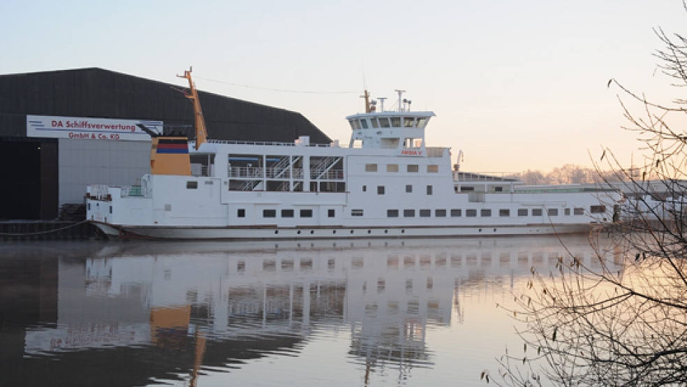 Die Fähre »Frisia V« wird bei der Firma DA Schiffsverwertung abgewrackt. © Foto: Assies