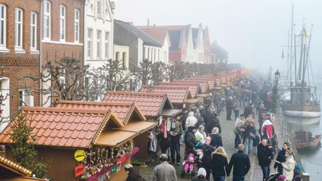 Adventsmarkt bei winterlichem Wetter kommt an