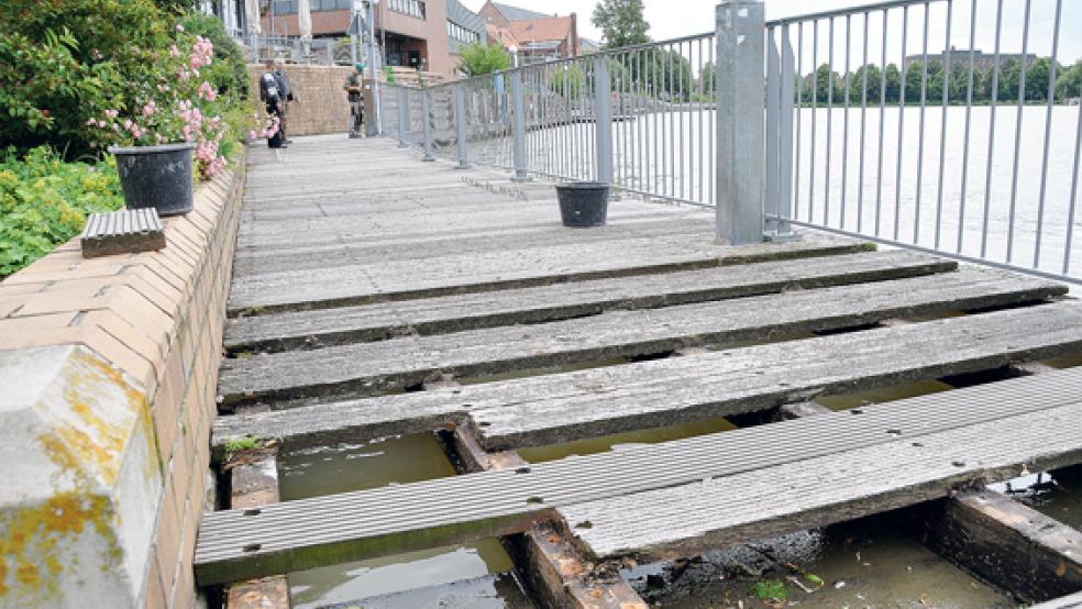 Trotz der angespannten Finanzlage der Stadt Leer soll die Hafenpromenade saniert werden.  © Foto: Archiv