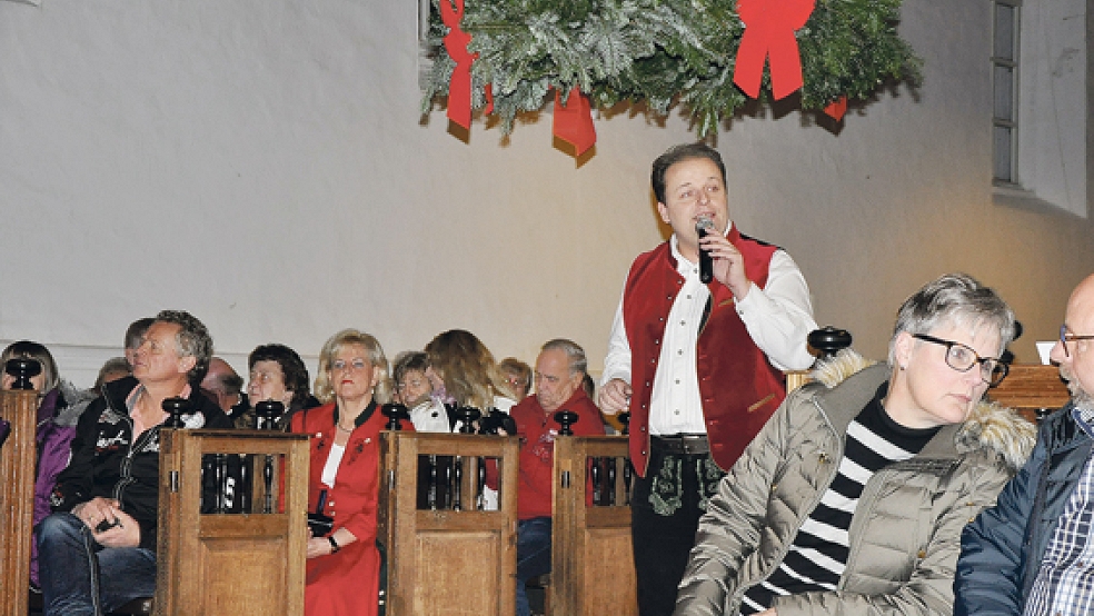 Rund 170 Freunde der volkstümlichen Schlagermusik kamen am Dienstagabend in die reformierte Kirche in Bunde, um das Konzert mit »Sanny« zu erleben. © Foto: Boelmann