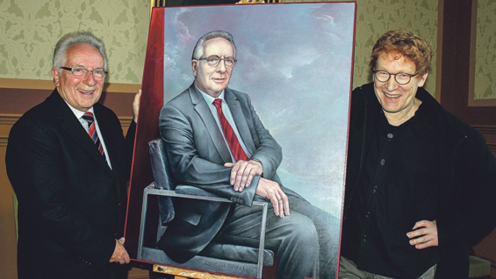 Zufriedene Gesichter bei der Präsentation des vollendeten Werkes: Der Künstler Manfred W. Jürgens und sein »Modell« Helmut Collmann.  © Foto: Jürgens