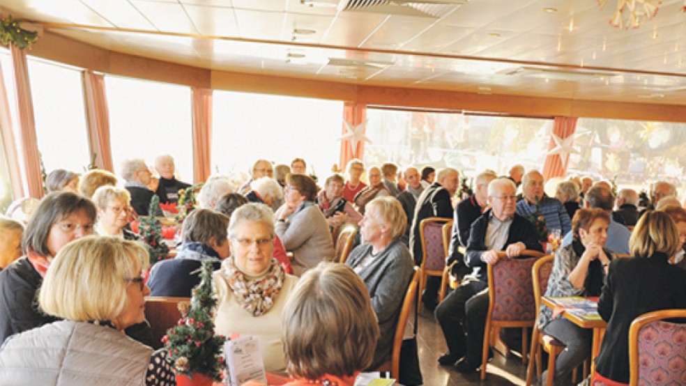 Ehemalige Klinik-Mitarbeiter aus Weener und Leer haben gemeinsam auf der »Warsteiner Admiral« gefeiert. © Foto: Klinikum Leer