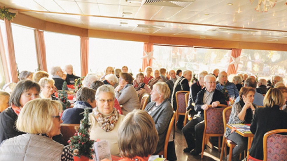 Ehemalige Klinik-Mitarbeiter aus Weener und Leer haben gemeinsam auf der »Warsteiner Admiral« gefeiert. © Foto: Klinikum Leer