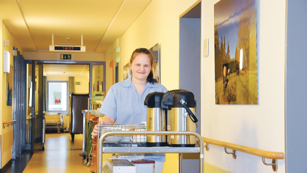 Absolviert im Krankenhaus Rheiderland ein Freiwilliges Soziales Jahr (FSJ): Deike Meinders aus Wymeer.  © Foto: Boelmann
