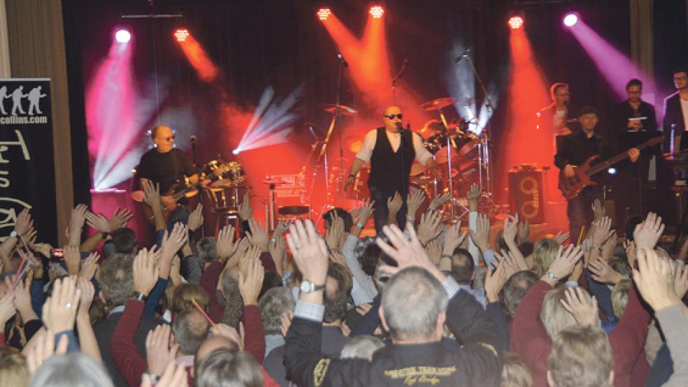 Die Band »True Collins« brachte das Publikum in der Dorfgemeinschaftsanlage in Bunde von Beginn an in Stimmung.  © Fotos: Himstedt