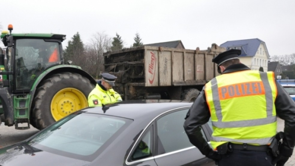 Über 900 Fahrzeuge hat die Polizei bei ihrer Kontrollaktion angehalten. Auch in Weener gab es Kontrollen. © Foto: Boelmann