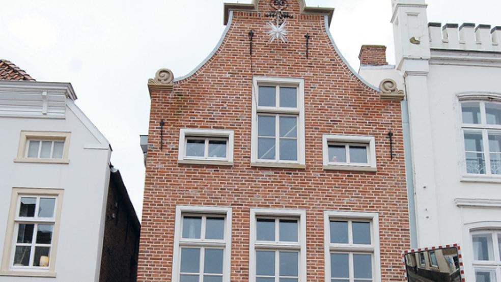 »Ein kleiner und doch ganz wichtiger Teil« des Hafenkopfes in Weener ist für Bauherr Günter Prahm das Haus Norderstraße 79 am Alten Hafen von Weener. © Foto: Hoegen