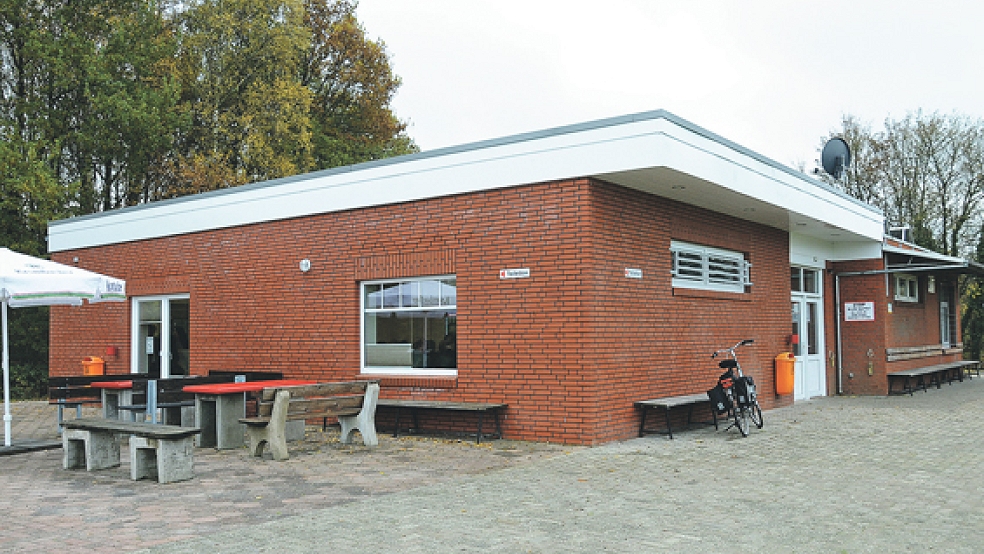Der neue Sportfunktionsraum des SC 04 Leer steht direkt am Sportgelände an den Schrebergärten. © Foto: Wolters