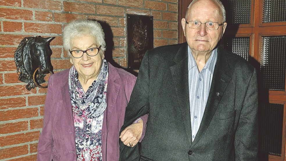 Feiern heute das Fest der Diamantenen Hochzeit: Elisabeth und Freerk van Lessen aus Bingum. © Foto: Wolters