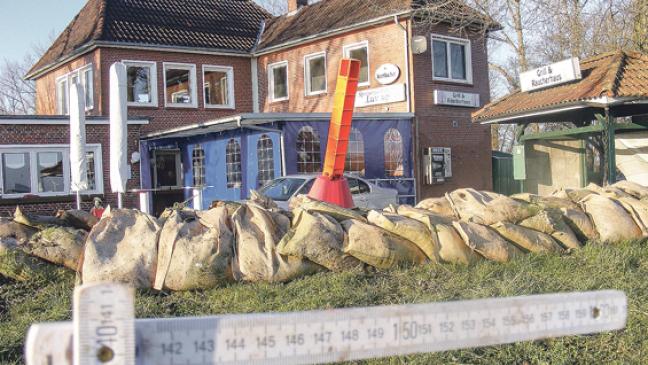 Deich stellenweise versackt