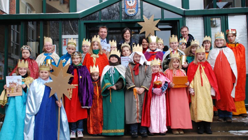 Ein farbenfrohes Bild bilden die Sternsinger, die auch dieses Jahr wieder im Rheiderland unterwegs sind. © Foto: Archiv