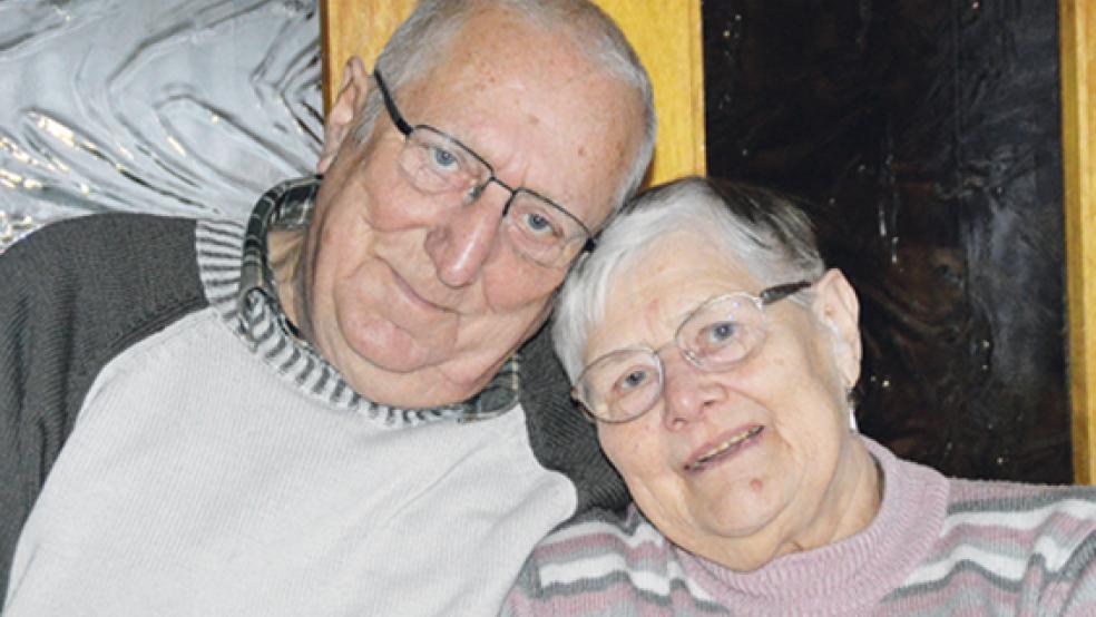 Heute wird gefeiert: Jan und Trientje Roll sind heute auf den Tag genau 60 Jahre verheiratet und zusammen durch »dick und dünn« gegangen. © Foto: Himstedt