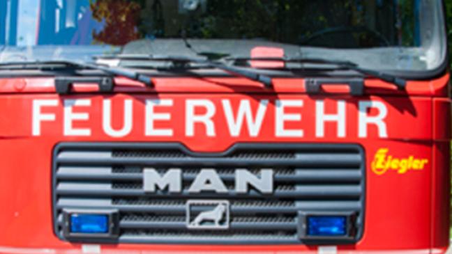 Feuerwehr löscht Kabelbrand