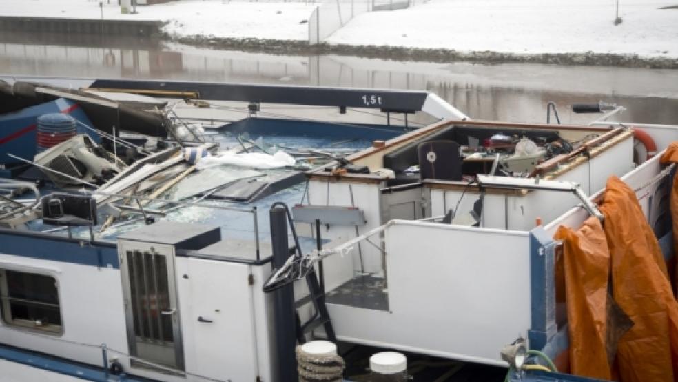 Ein 60-jähriger Kapitän ist heute Morgen nach einem schweren Schiffsunglück bei Surwold gestorben. © Foto: Klemmer