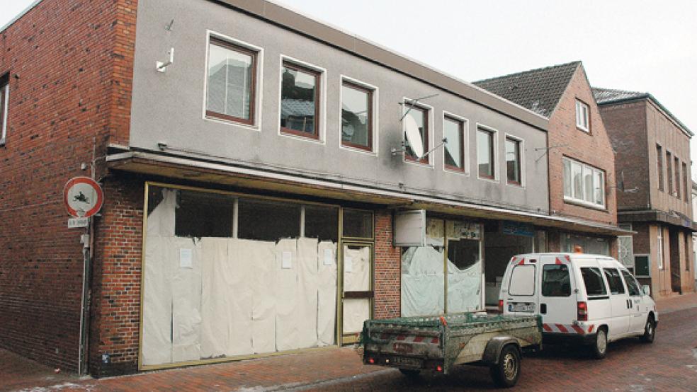 Für dieses Gebäude an der Westerstraße in Weener, in dem einst das Gardinengeschäft Hirsch seinen Sitz hatte, interessierte sich ein auswärtiger Investor. Die Idee, dort ein Ärztehaus anzusiedeln, sollte nach dem Willen der CDU mit Nachdruck verfolgt werden. © Foto: Szyska