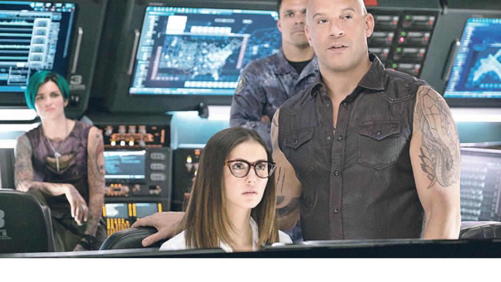 »Ja, er lebt noch«: Anarcho-Klettermaxe Xander Cage (Vin Diesel rechts) ist wieder da, um Jagd auf Bösewichter zu machen. © Foto: George Kraychyk/Paramount Pictures