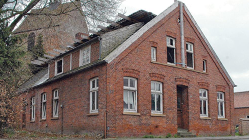 Ist die denkmalgeschützte alte Post in Stapelmoor überhaupt noch sanierungsfähig? Das sollen die Denkmalpfleger anhand einer Kostenermittlung beurteilen. © Archivfoto: Szyska