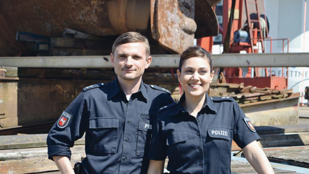 Ermitteln wieder in »Friesland«: Die Hauptdarsteller Sophie Dal und Florian Lukas. © Foto: Stadt Leer