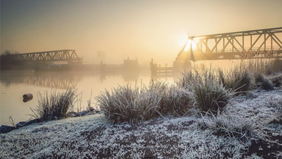 Der Nebel um die Zukunft der Friesenbrücke soll sich heute ein Stück weit lichten. In Hannover werden die Reparaturvarianten beraten © Leserfoto: Jan Roskamp