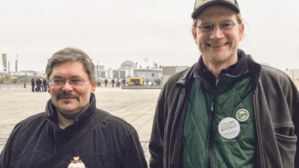 Im Streitgespräch: Ottmar Ilchmann aus Klostermoor (links) und Bernhard Barkmann aus Messingen. © Foto: Fisser