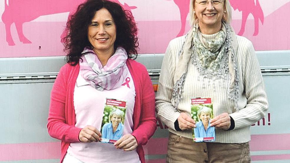 Vor dem »Mammobil«: Birgit Kampen-Neumann (Mitarbeiterin des Screening-Büros, links) und Angelika Janßen-Harms (Gleichstellungsbeauftragte Stadt Weener). © Foto: Stadt Weener