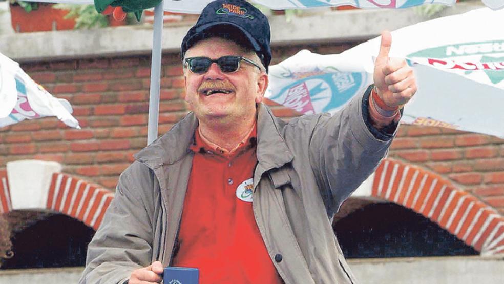 April 2003: Hans Hermann Kümmerlehn beim »Pfahlhockmarathon« im »Heide-Park Soltau«. © Foto: RZ-Archiv