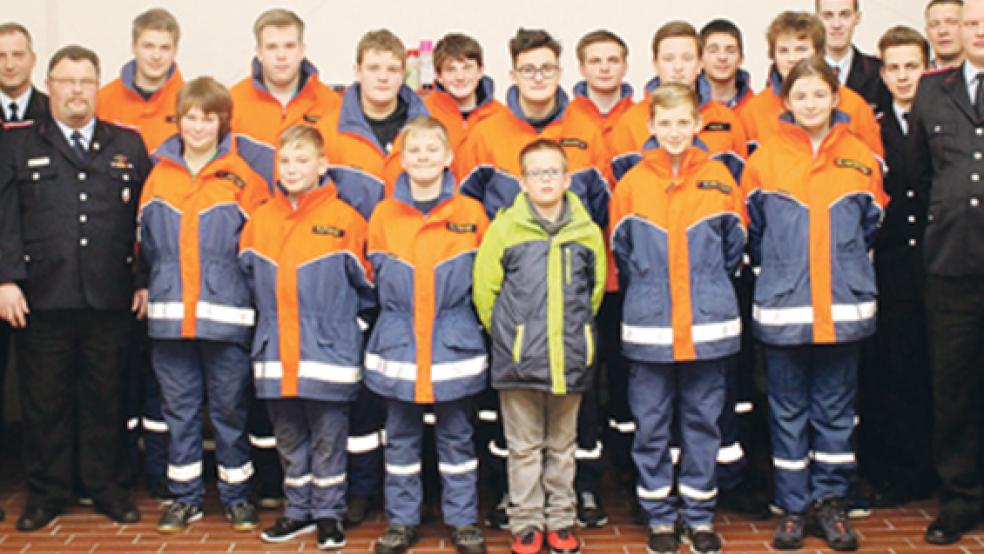 Die Jugendfeuerwehr Weenermoor kam kürzlich zur ihrer Hauptversammlung mit Gästen im Feuerwehrhaus zusammen.  © Foto: Rand (Feuerwehr) 