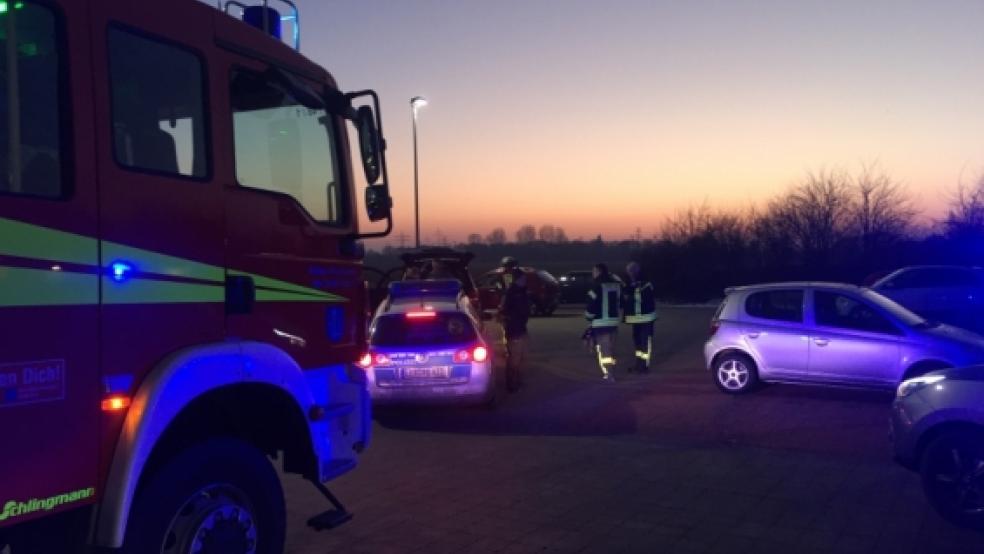 Auf einem Tankstellengelände in Leer brannte am Abend ein Fahrzeug. © Kreisfeuerwehr