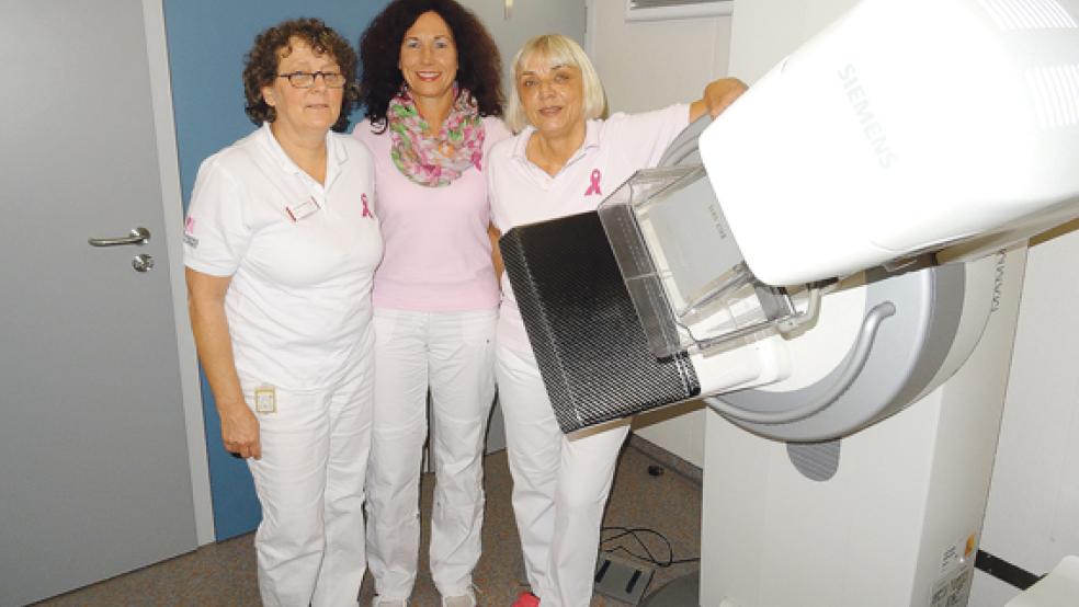 Wie man mit dem »Mammomat« umgeht, wissen (von links) Antje Holz, Brigitte Kampen-Neumann und Karin Könecke-Meyer. © Foto: Muising