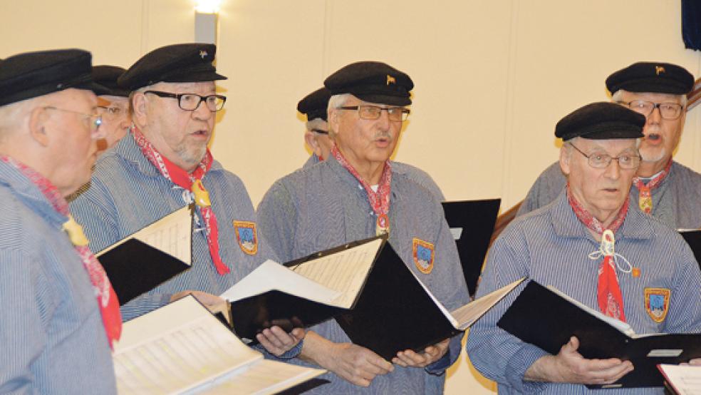 Natürlich durften auch die »Bunner Jungs« beim Winterfest in Bunde nicht fehlen, schließlich bestehen freundschaftliche Bande zwischen den beiden Bunder Chören. © Fotos: Himstedt