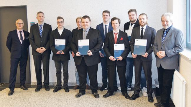 Facharbeiterbriefe für sieben Prüflinge
