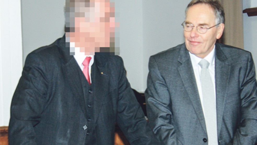 Verteidiger Reinhold Schlothauer (rechts) gab für seinen Mandanten (links eine Erklärung ab, in der der Betrugsvorwurf zurückgewiesen wurde. © Foto: Ricken