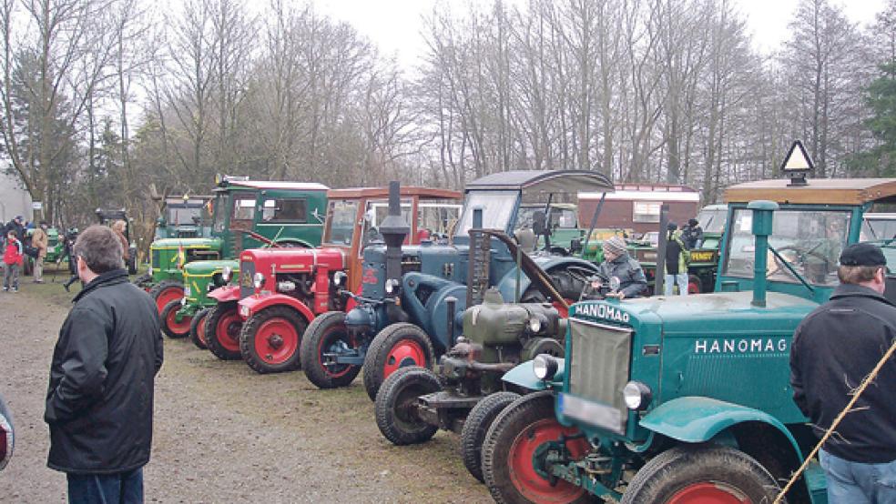 Freunde alter Landmaschinen kommen bei dem Oldtimer-­Treffen auch auf ihre Kosten. © Foto: privat
