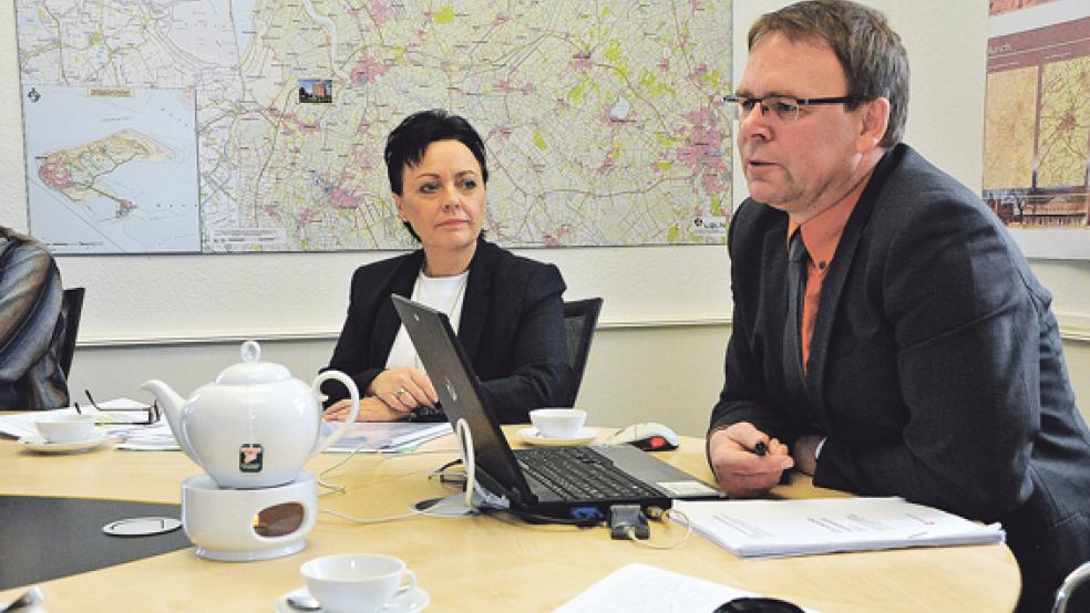 Martin Homes, Vorsitzender des Gutachterausschusses, stellte den Grundstücksmarktbericht vor. © Foto: Frerichs