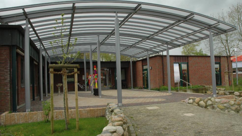 Die Tagespflegegruppe des Bingumer Kindergartens (rechts im Bild) soll in eine Krippengruppe umgewandelt werden. © Foto: Szyska