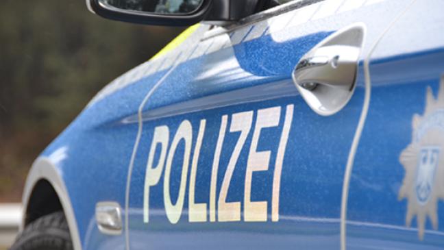 Anhänger löst sich: Vier Autos beschädigt