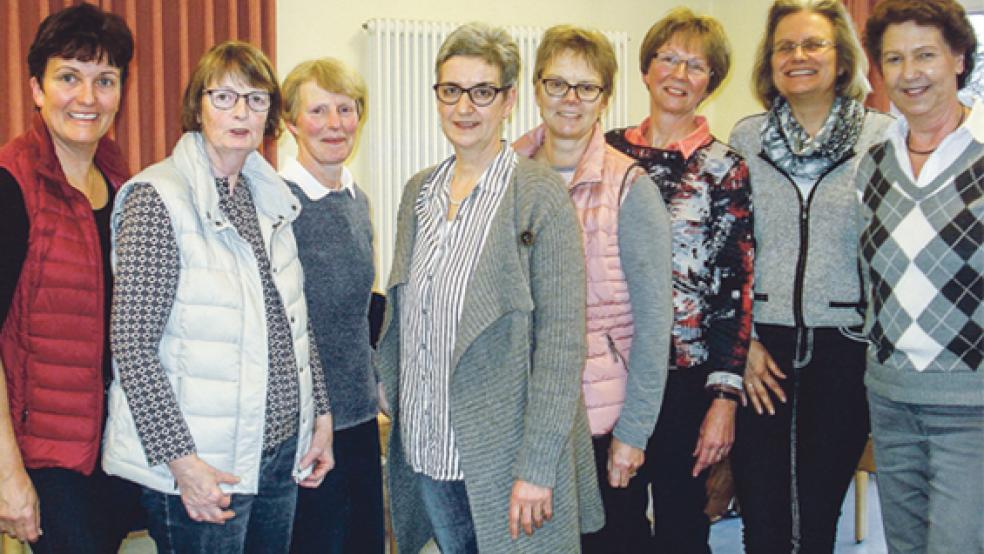 Die Bezirksvorsitzende Ina Janhsen (links) und die Fachberaterin Ute Hecht (Zweite von rechts) mit den Vorstandsmitgliedern des Kreislandfrauenverbandes Leer: (von links) Geziena Scholtalbers, Hermine Janssen, Ilse Meyer, Frieda Engels, Karin Oncken und Antje de Vries. © Foto: privat