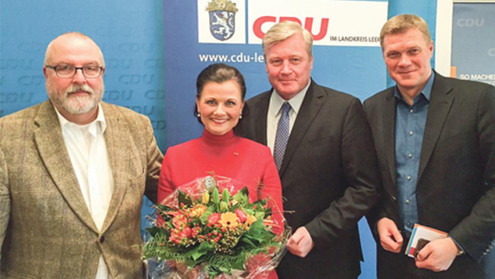 Zufriedene Gesichter (von links): der CDU-Kreisvorsitzende Dr. Burkhard Wallesch, die Bundestagsabgeordnete Gitta Connemann, der Landesvorsitzende Dr. Bernd Althusmann und der Landtagsabgeordnete Ulf Thiele. © Foto: Koenen