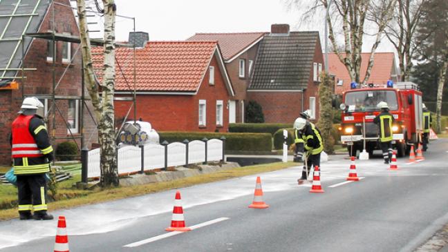 Ölspur auf Heidjer Straße