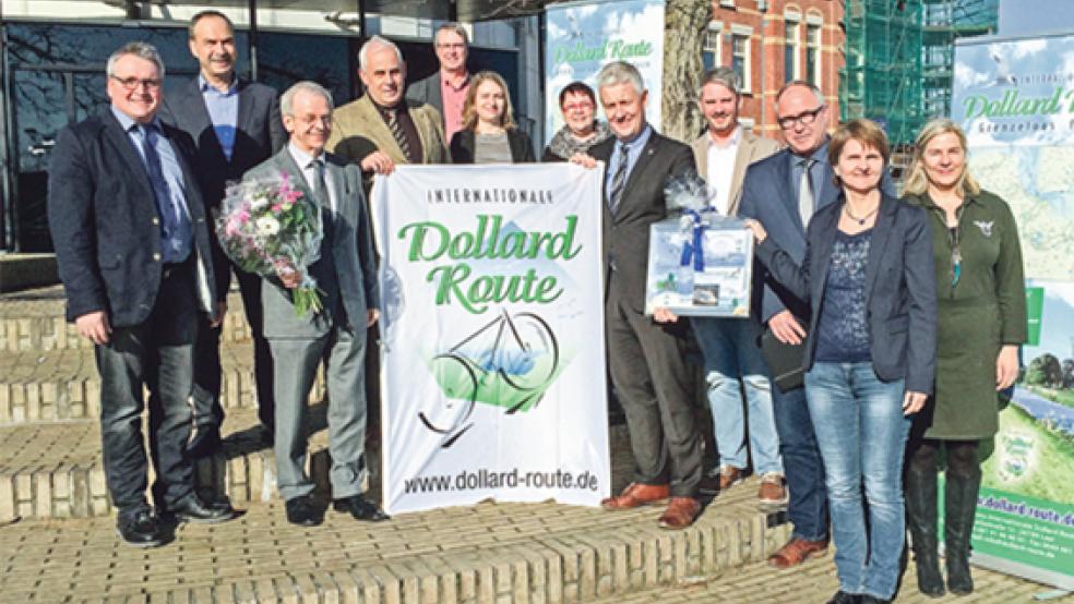 Verabschiedung von Bernhard Bramlage als erster Vorsitzender bei der 24. Mitgliederversammlung in Uithuizen (Gemeente Eemsmond, Niederlande).  © Foto: Landkreis Leer