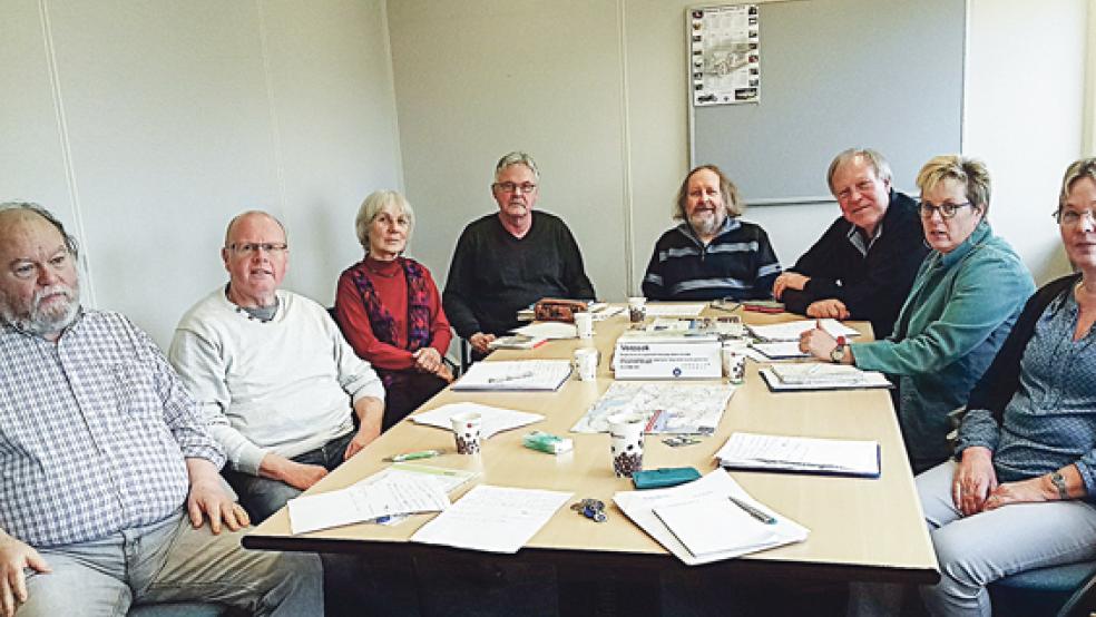 Vertreter der neu gegründeten Initiative »Grenzüberschreitende Fluchtwege 1933-45« haben sich jetzt im Rathaus in Winschoten erstmals getroffen. Zu den Aktiven zählt Tony Kofoet aus Weener (Vierter von links). © Foto: privat